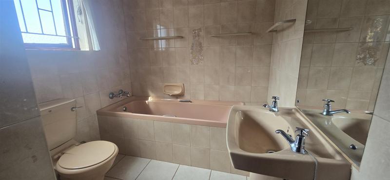 4 Bedroom Property for Sale in Outeniqua Strand Western Cape